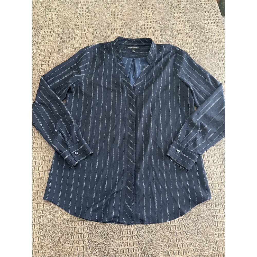 Banana Republic Navy White Pinstripe Hidden Button Blouse Split Neck Size S